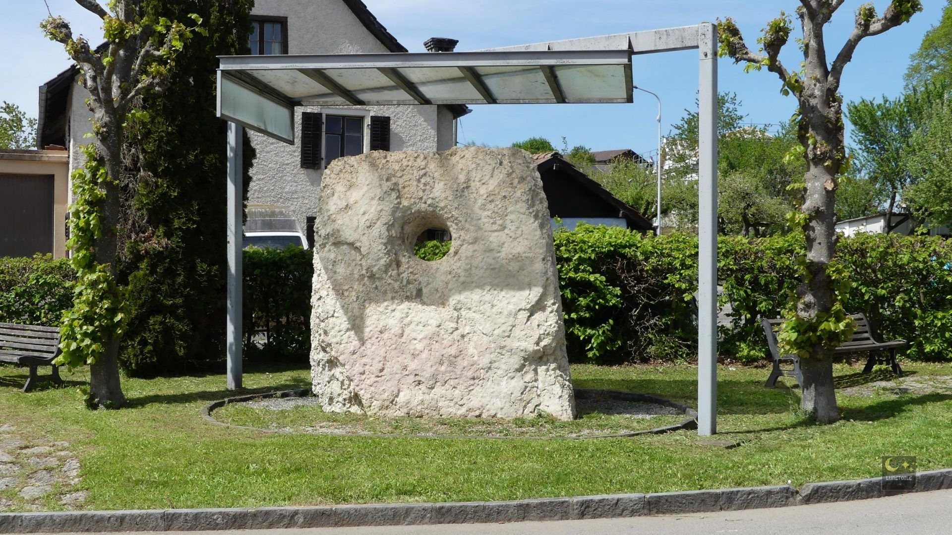La Pierre percée de Courgenay (CH)