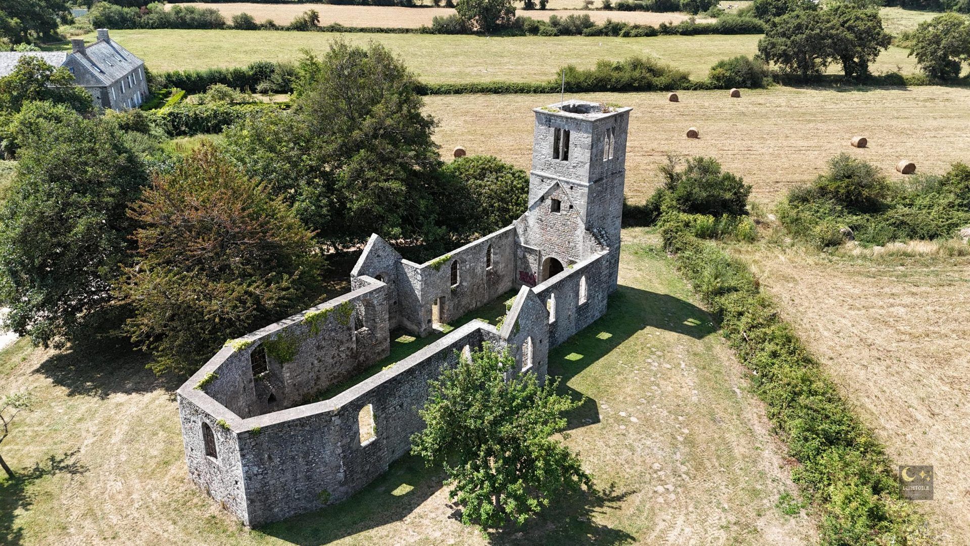 Eglise ruinée de Rideauville – Saint-Vaast-la-Hougue (50)